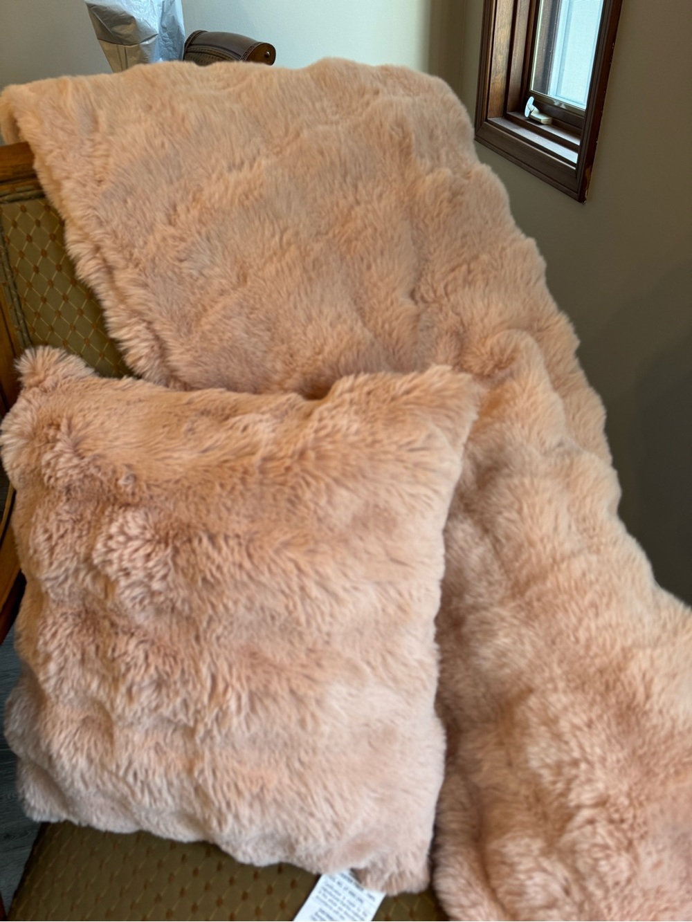 Catherines Bubble Faux Fur Throw and Pillow Set - Blush